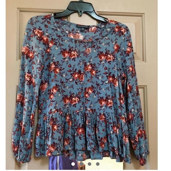 American Eagle Blue Floral Peplum Top - Picture 3 of 6